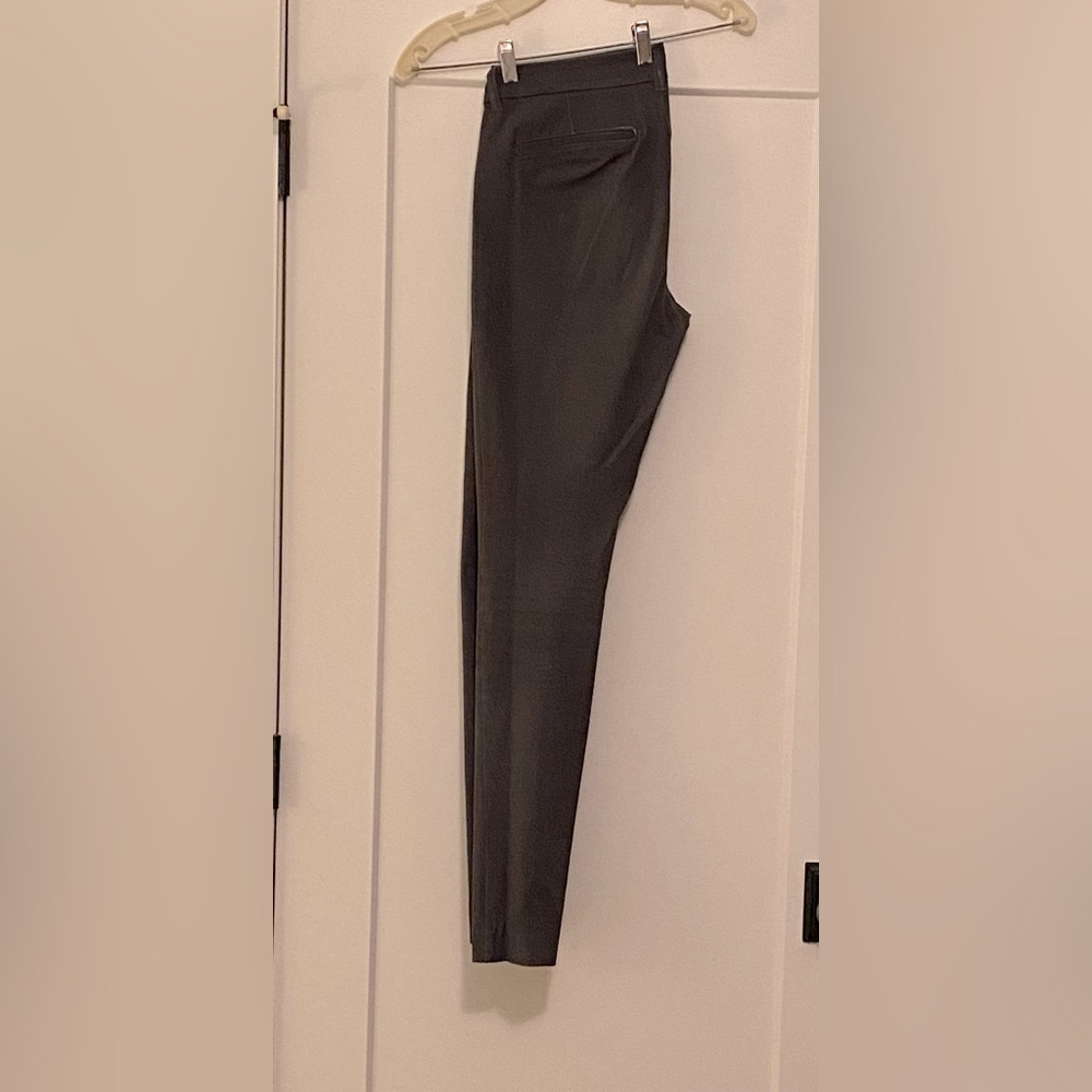 6Tall pixie ankle pant in Dark Heather Gray. Used. Some wear around back pockets